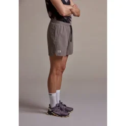 MalojaOniipaM. - Short running femme