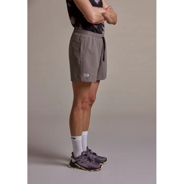 MalojaOniipaM. - Short running femme
